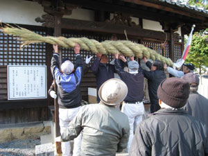 注連縄の取り替え 注連縄の取り替え