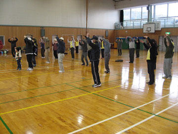 健康市民体操に取り組む皆さん 健康市民体操に取り組む皆さん