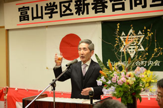 乾杯の発声をする平井副会長 乾杯の発声をする平井副会長