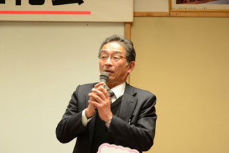 自己紹介をする平松富山小校長 自己紹介をする平松富山小校長