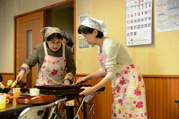 愛育委員さんによるぜんざいとお漬物のサービス 愛育委員さんによるぜんざいとお漬物のサービス