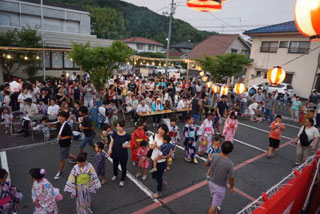踊りの様子 踊りの様子