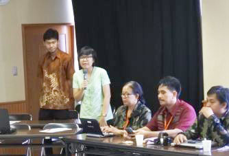 大活躍の視察団通訳 大活躍の視察団通訳