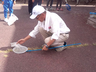 網の使い方(1) 網の中に手をすぐに入れない 網の使い方(1) 網の中に手をすぐに入れない