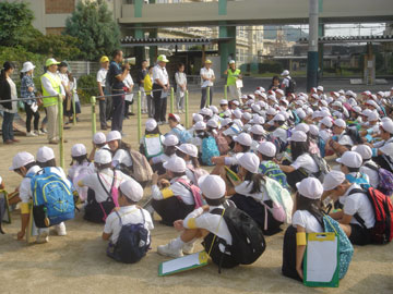 注意を聞く子どもたち 注意を聞く子どもたち