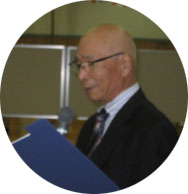 司会をする難波会長 司会をする難波会長