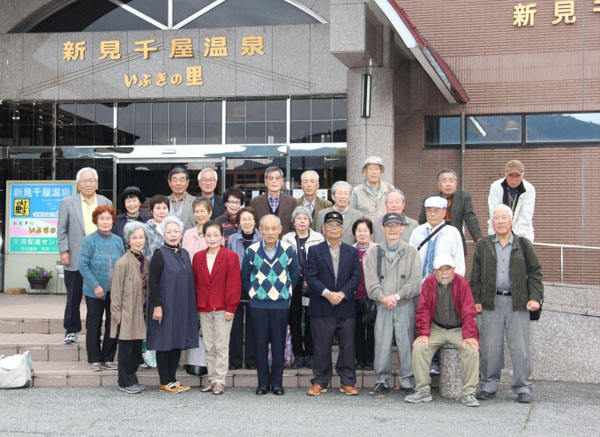 平成29年度富山学区老連親睦旅行に参加した一行 平成29年度富山学区老連親睦旅行に参加した一行