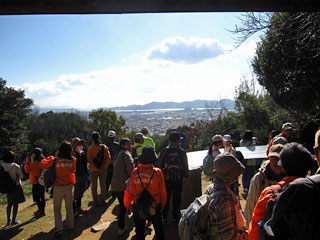 旗振台古墳で休憩 旗振台古墳で休憩