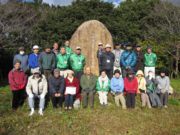 百間川築造三百年記念碑と参加者 百間川築造三百年記念碑と参加者