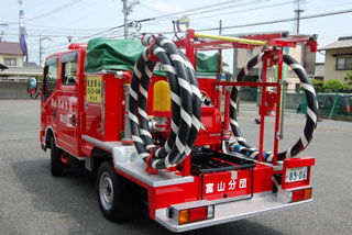 新ポンプ車(後景) 新ポンプ車(後景)