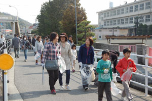 西へ向かう参加者 西へ向かう参加者