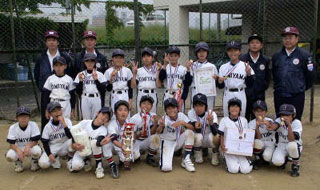 初優勝に誇らしげな富山チーム 初優勝に誇らしげな富山チーム