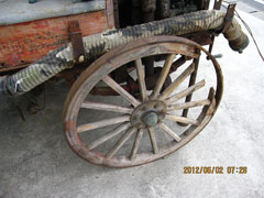 車力、駅馬車時代を彷彿とさせる車輪 車力、駅馬車時代を彷彿とさせる車輪