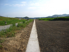 笠コンクリートを土で固める 笠コンクリートを土で固める