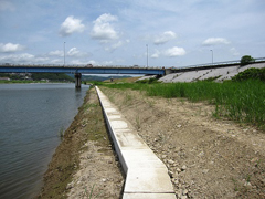 海吉橋下流部の低水護岸 海吉橋下流部の低水護岸