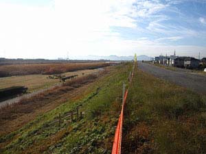 工事前の海吉橋南の法面 工事前の海吉橋南の法面