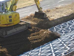 護岸ブロックを土で覆う 護岸ブロックを土で覆う