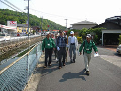 金蔵山古墳をめざし倉安川沿いを西へ 金蔵山古墳をめざし倉安川沿いを西へ