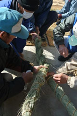 注連縄を綯う(1) 注連縄を綯う(1)