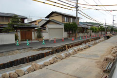 役所の話では、川幅自体に変更はない様です。 役所の話では、川幅自体に変更はない様です。