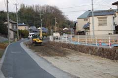 川を埋め立て作業路を確保 川を埋め立て作業路を確保