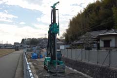 地盤改良機の登場です 地盤改良機の登場です