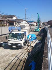 セメントを注入していきます セメントを注入していきます