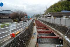 底と側面の鉄筋を組立 底と側面の鉄筋を組立