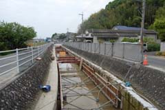 型枠組立後にコンクリートを打設 型枠組立後にコンクリートを打設