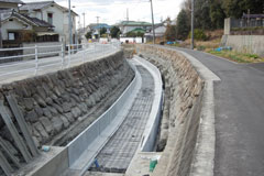 鉄筋にコンクリートを流して 鉄筋にコンクリートを流して