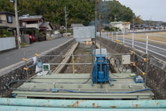 地盤改良機はレールの上を 地盤改良機はレールの上を