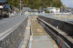 敷設作業は続きます。 敷設作業は続きます。