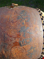 大太鼓の胴に書かれた「嘉永四年」の文字 大太鼓の胴に書かれた「嘉永四年」の文字