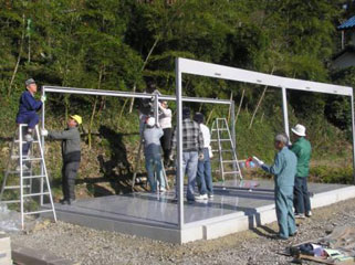 柱を立て、棟を上げ 柱を立て、棟を上げ