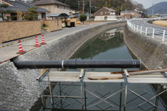 管は、陽光台の斜面を 管は、陽光台の斜面を