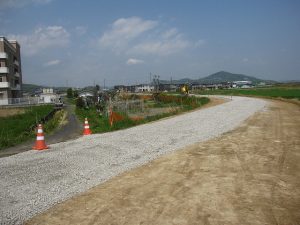 南東から北方向を望む(左手の建物は富山荘) 南東から北方向を望む(左手の建物は富山荘)