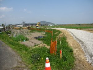 南から北方向を望む(中央に見えるのが畑) 南から北方向を望む(中央に見えるのが畑)